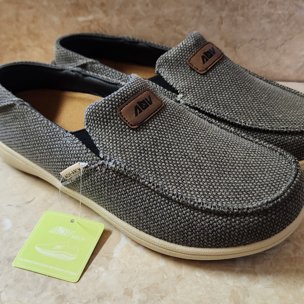 AOV Men's Gray Slip-On Slippers 10.5 NWT